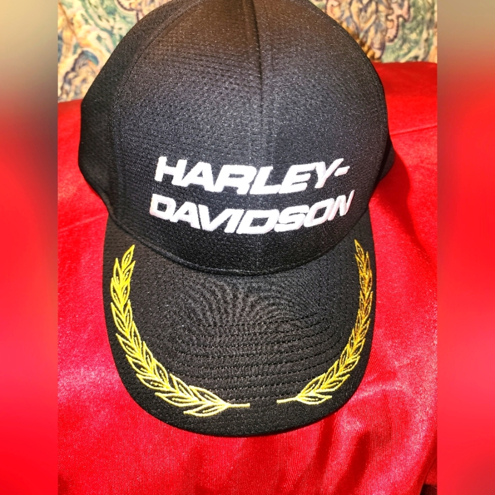 Harley-Davidson Fittef Black Cap with Gold EmbroideryRacing NWT Size L
